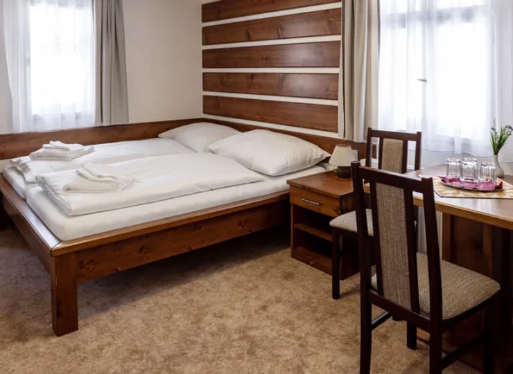 Hotel posiada kilka typów pokoi i apartamentów
