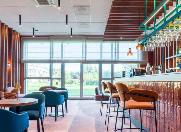 To idealne miejsce na poranną kawę, biznesowe spotkanie czy wieczornego drinka