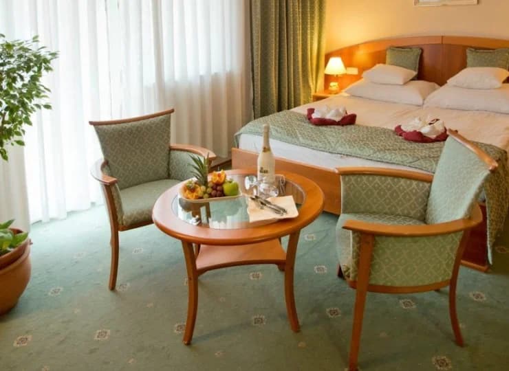 Wnętrza urządzono w eleganckim, tradycyjnym stylu