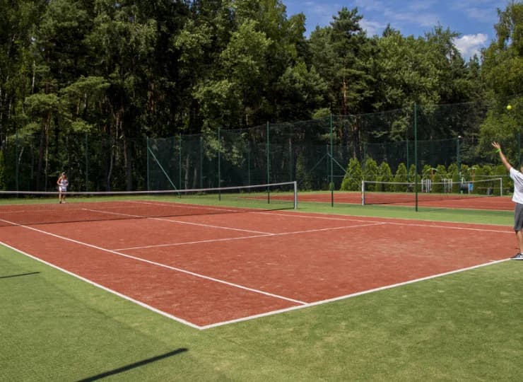 Aktywnych gości cieszą korty tenisowe