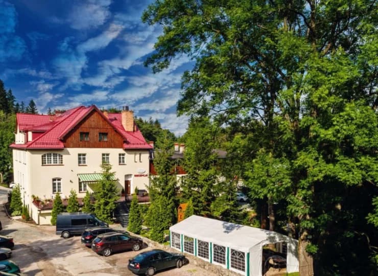 Leśny Dwór znajduje się w malowniczym Karpaczu