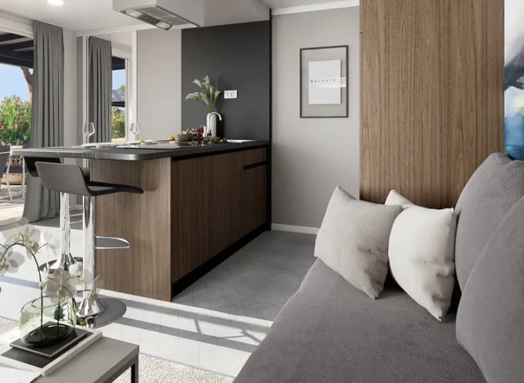 Domek luxury z basenem ma przestronny salon i duże wyjście na taras