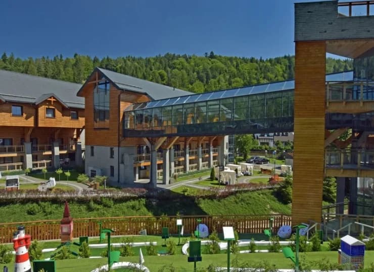 Teren wokół hotelu liczy ponad 3 hektary powierzchni