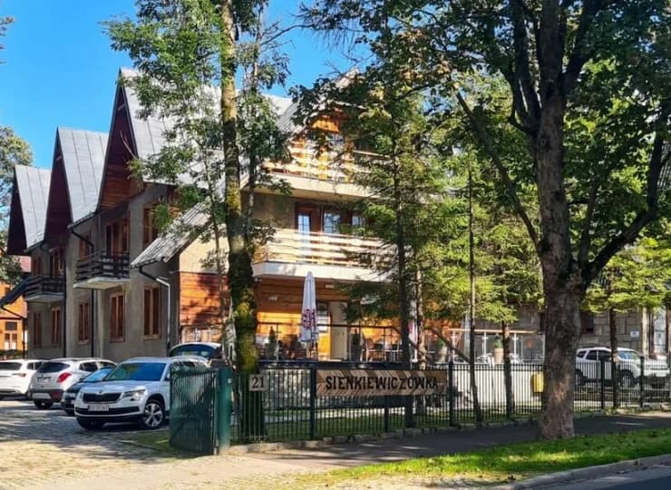 Willa o charakterystycznym zakopiańskim stylu