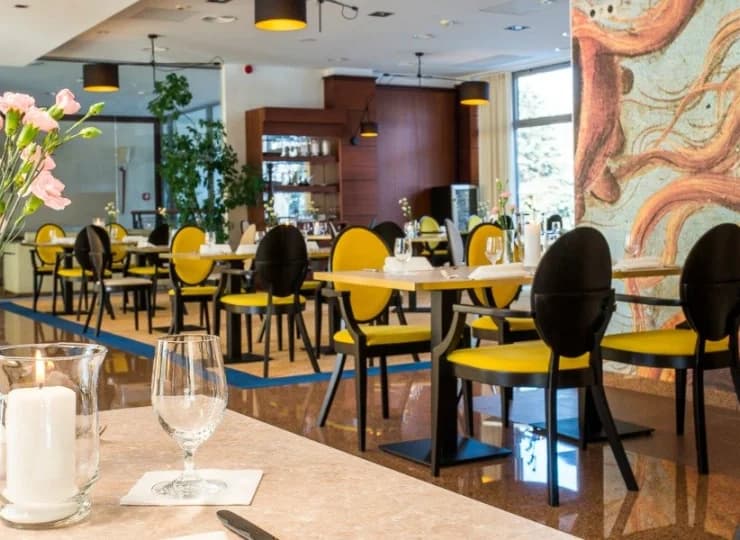 W hotelowej restauracji skosztować można doskonałej kuchni