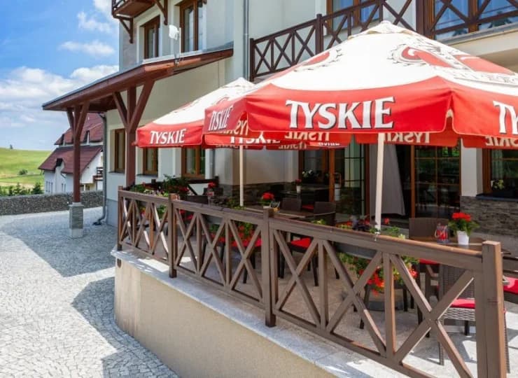 W czasie letnim posiłki można spożywać na zewnątrz