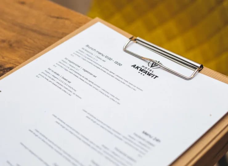 Za dodatkową opłatą hotel serwuje także bogate menu innych dań