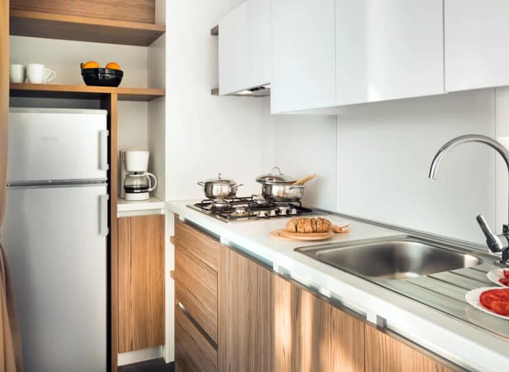 Comfort Holiday Home ma wyposażony aneks kuchenny