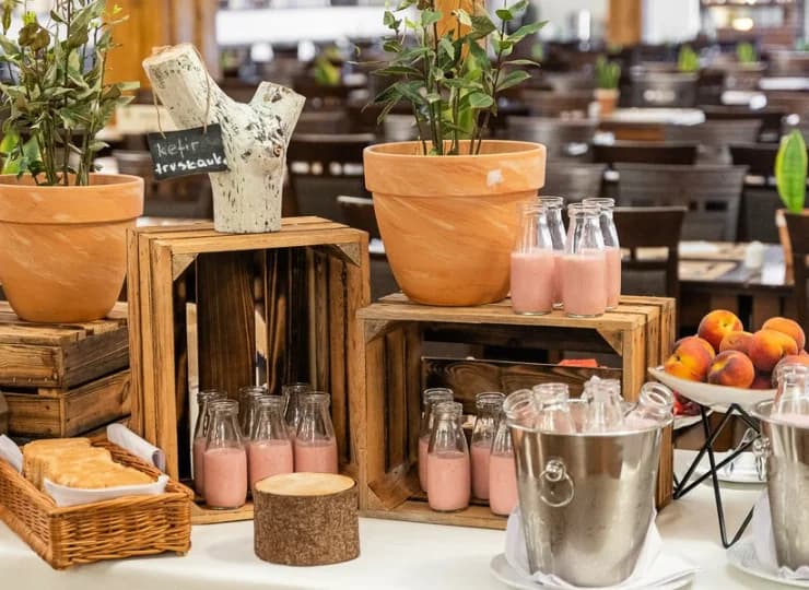 Śniadania są podawane w Restauracji Wieniawy o klasycznym wystroju