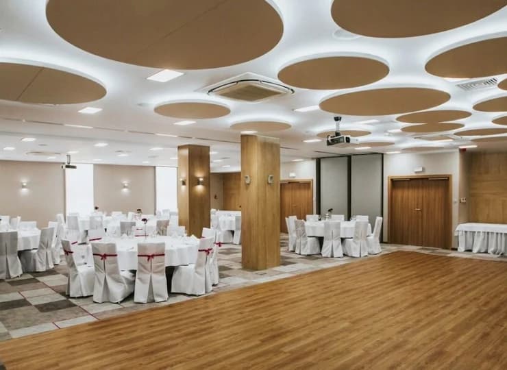 Restauracja zaprasza na śniadania i obiadokolacje