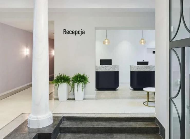 Hotelowa recepcja jest czynna całą dobę