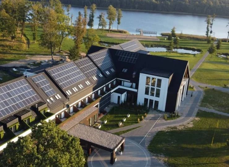 Natural Hotel nad jeziorem w pobliżu Ostródy