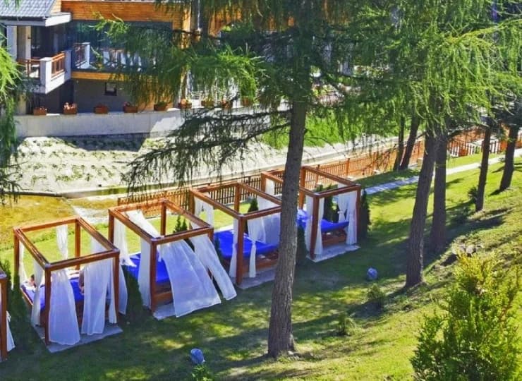 Hotel dysponuje prywatną plażą