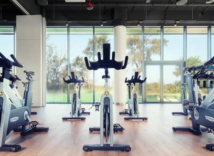 W obiekcie dostępna jest sala fitness