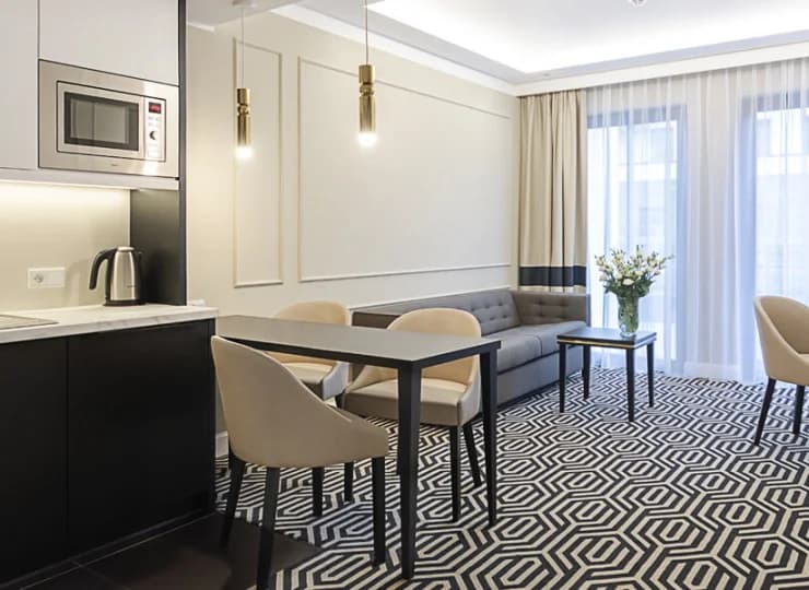 Oraz wielofunkcyjny salon z aneksem kuchennym