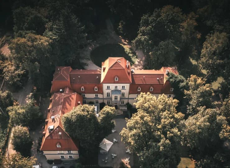 Posiadłość otulona parkiem pozwala na pełny odpoczynek