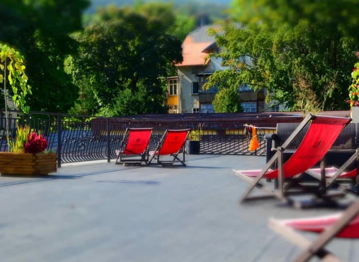 Obiekt dysponuje tarasem przy deptaku