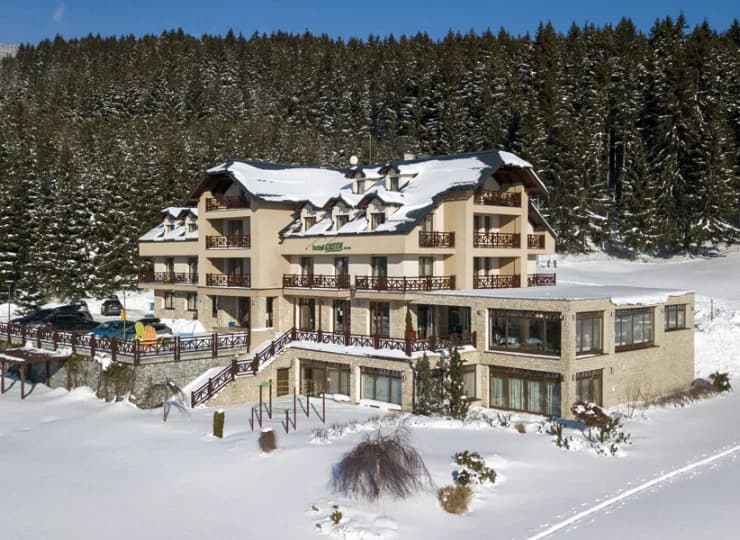 Hotel Green*** jest położony na skraju lasu na Kubińskiej Holi