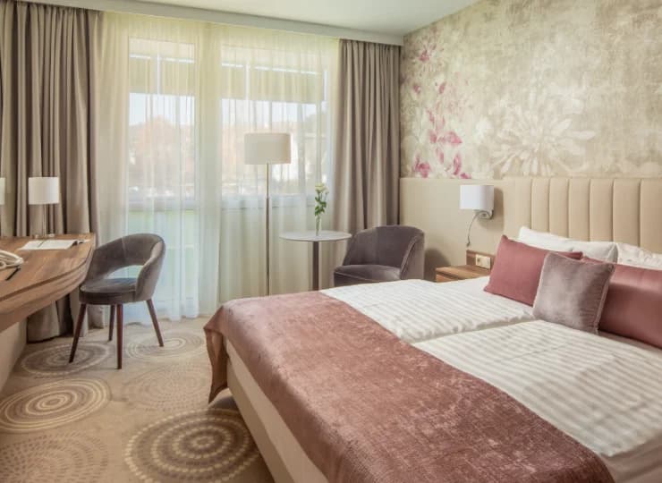 Hotel oferuje pokoje typu standard, superior i deluxe