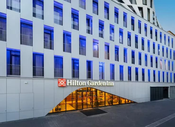 Hotel należy do renomowanej sieci Hilton Garden Inn