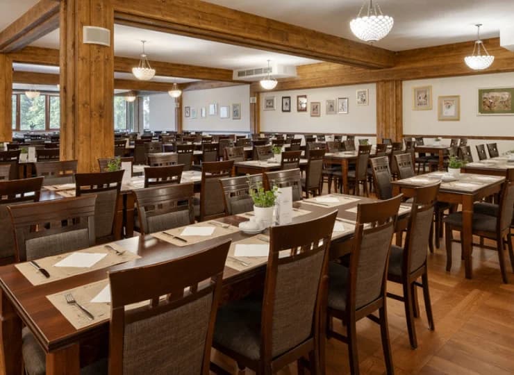 Restauracja śniadaniowa jest przestronna i elegancka
