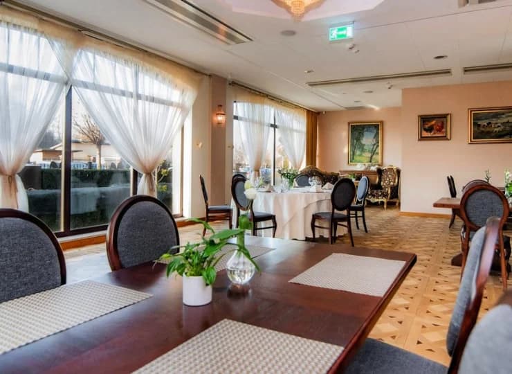 Restauracja posiada bezpośrednie wyjście do ogrodu