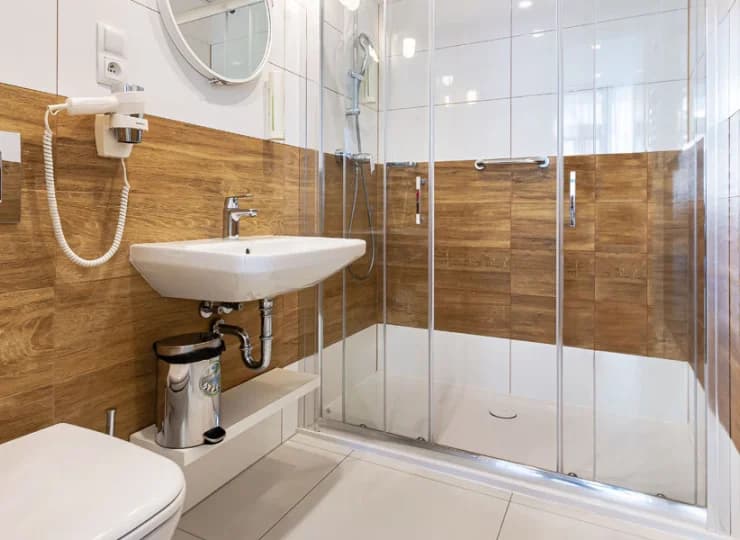 Do apartamentu przynależy prywatna nowoczesna łazienka