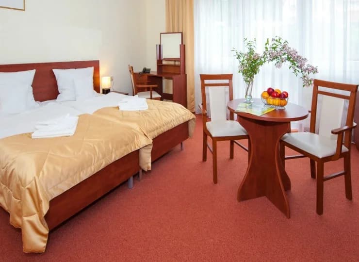 Pokoje 2-osobowe standard są nieco większe, mają ok. 24 m2