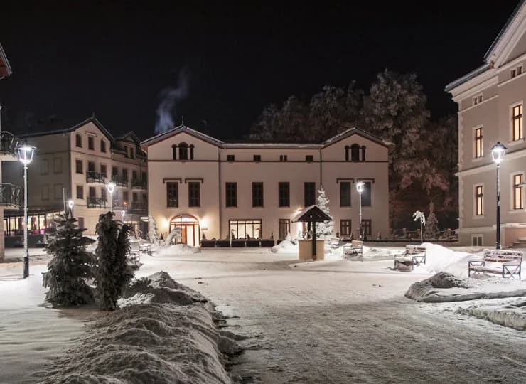 Urokliwy kompleks Hotelu Cottonina tworzy kilka budynków