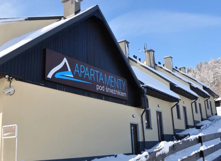 Obiekt składa się z części hotelowej i apartamentowej