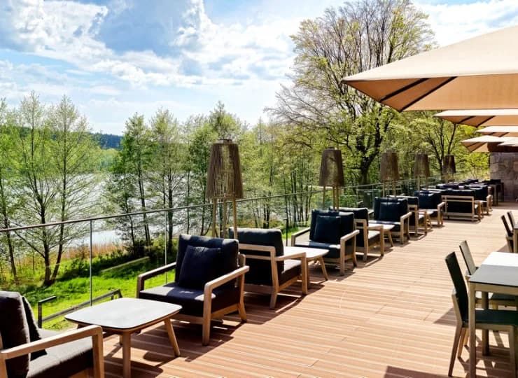 Widok z hotelowego tarasu zachwyca