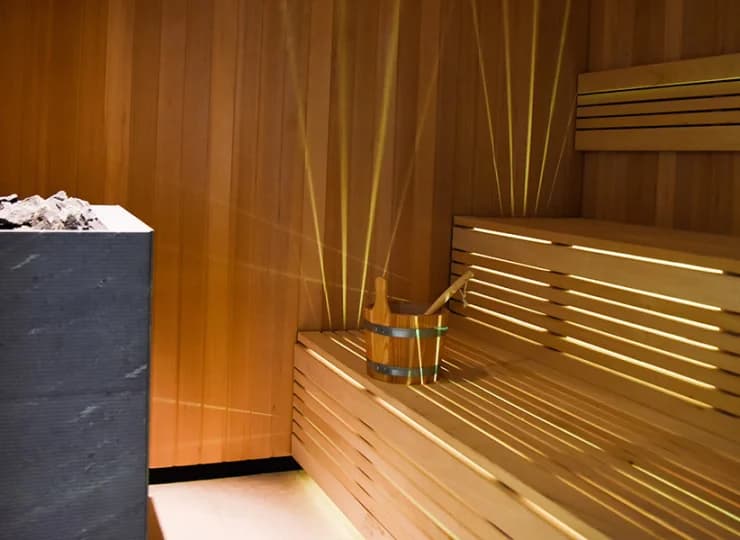 Oprócz basenu w strefie wellness są także sauny