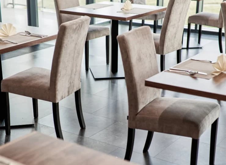 Restauracja serwuje codziennie śniadania kontynentalne