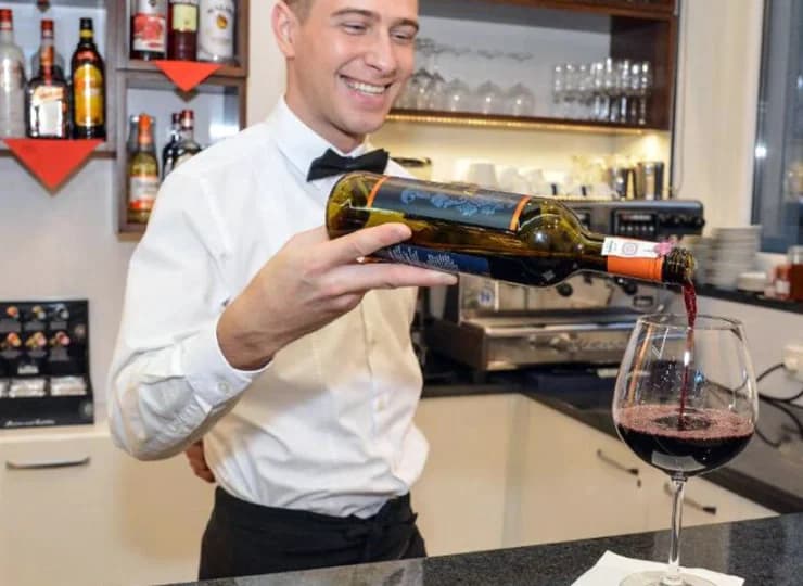 W Hotelu Zamek Centrum znajduje się restauracja z drink barem