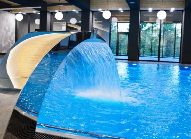 Budowlani Wellness & Medi Kompleks to hotel z basenem w górach