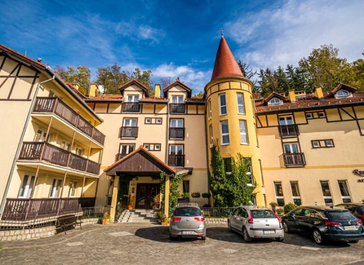 Hotel jest doskonałe położony u stóp Księżej Góry
