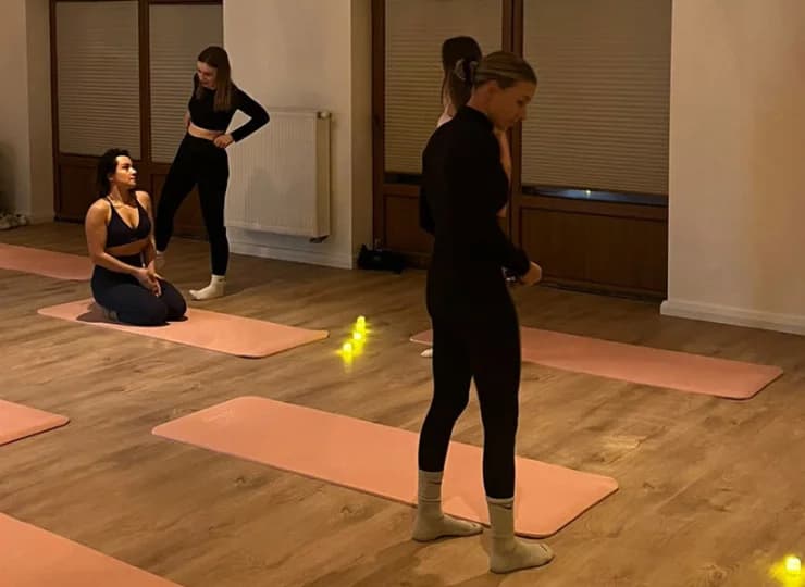 Dodatkowo płatne zajęcia fitness odbywają się cyklicznie dwa razy w tygodniu