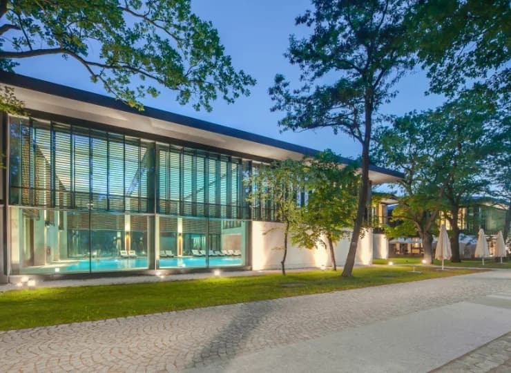 Eva Park Life & SPA jest nowoczesnym ośrodkiem położonym kilka km od Warszawy