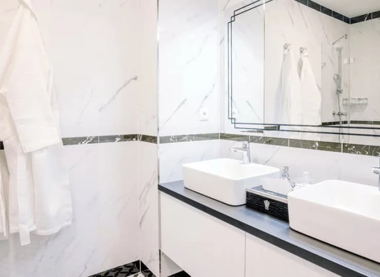 Każdy apartament ma nowoczesną łazienkę