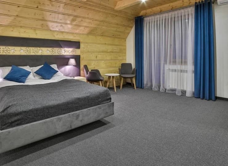 150 metrów od hotelu znajduje się 6-cio pokojowa willa