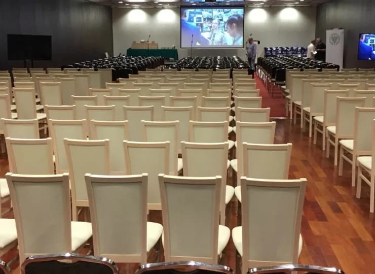 Hotel dysponuje salami konferencyjnymi