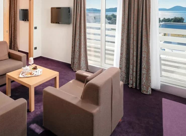 Goście mogą się zatrzymać w apartamentach junior suite
