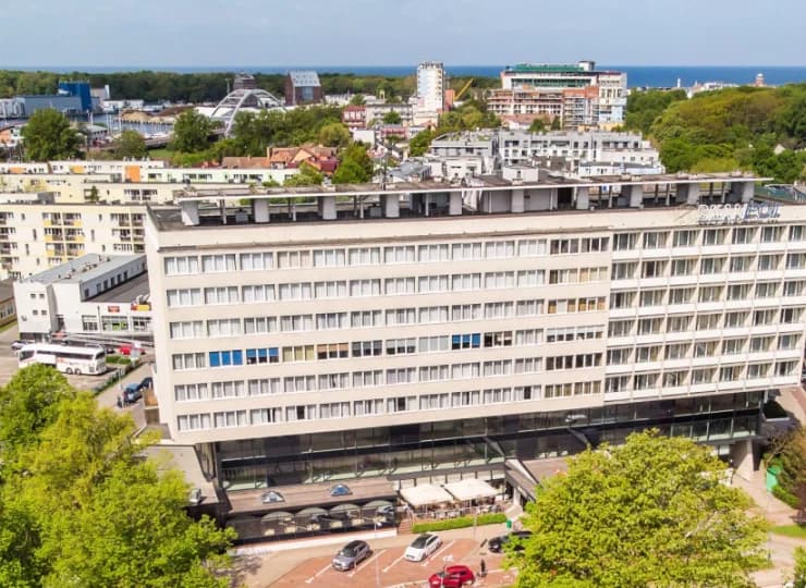 Odległość od plaży to 800 m, a od dworca kolejowego - tylko 200 m