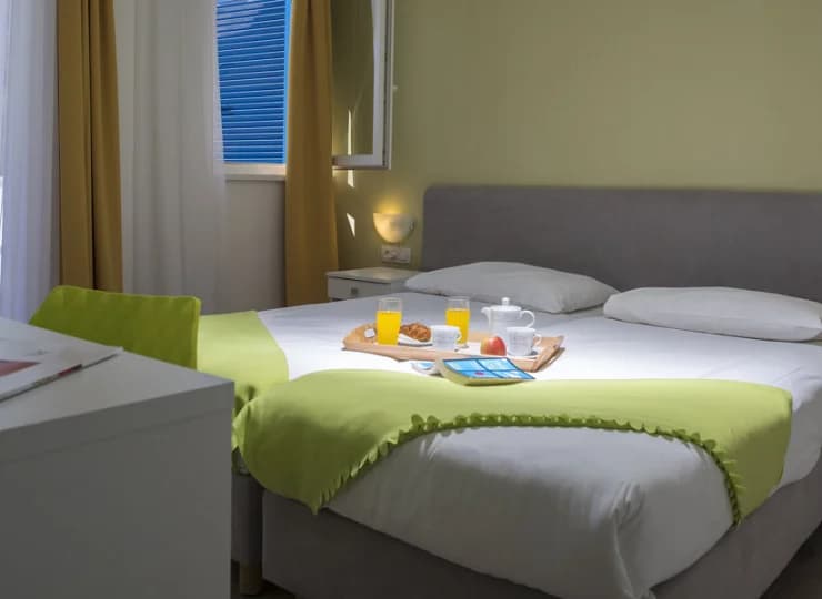 Każdy apartament posiada zamykaną sypialnię