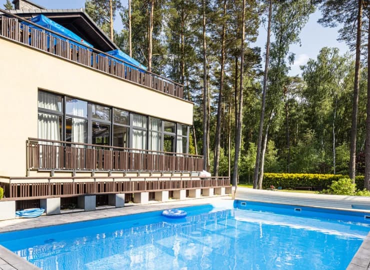 Natura Resort to ośrodek z basenem w Pogorzelicy
