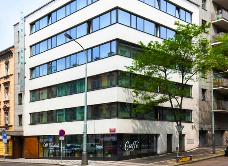 Hotel Ehrlich znajduje się w autentycznej praskiej dzielnicy Žižkov