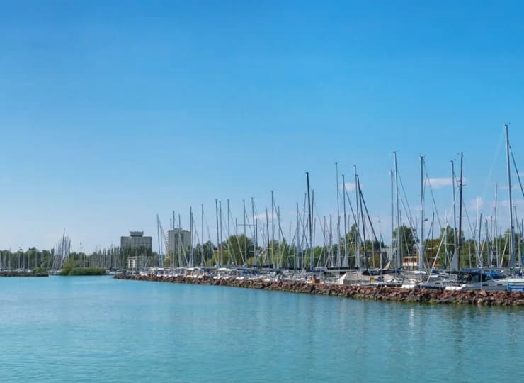 W letnisku Balatonfüred znajduje się przystań wodna