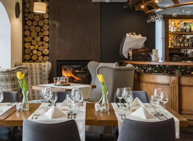 Hotel dysponuje restauracją i drink barem - wypijesz w nim lokalne trunki