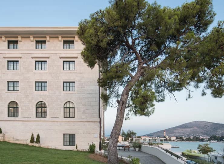 Brown Beach House Croatia & SPA to stylowy hotel w Trogirze na wyspie Ciovo