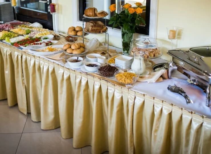 Posiłki są przygotowywane ze świeżych i dobrej jakości produktów